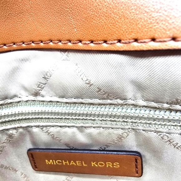 Pre Loved!! Michael Kors Bedford Meduim Brown Pebbled Leather Bag - Picture 7 of 9